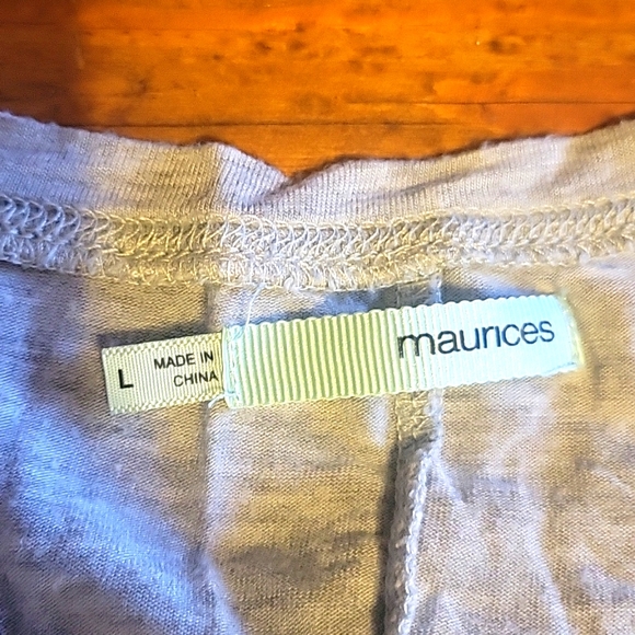 Maurices t-shirt - Picture 2 of 2